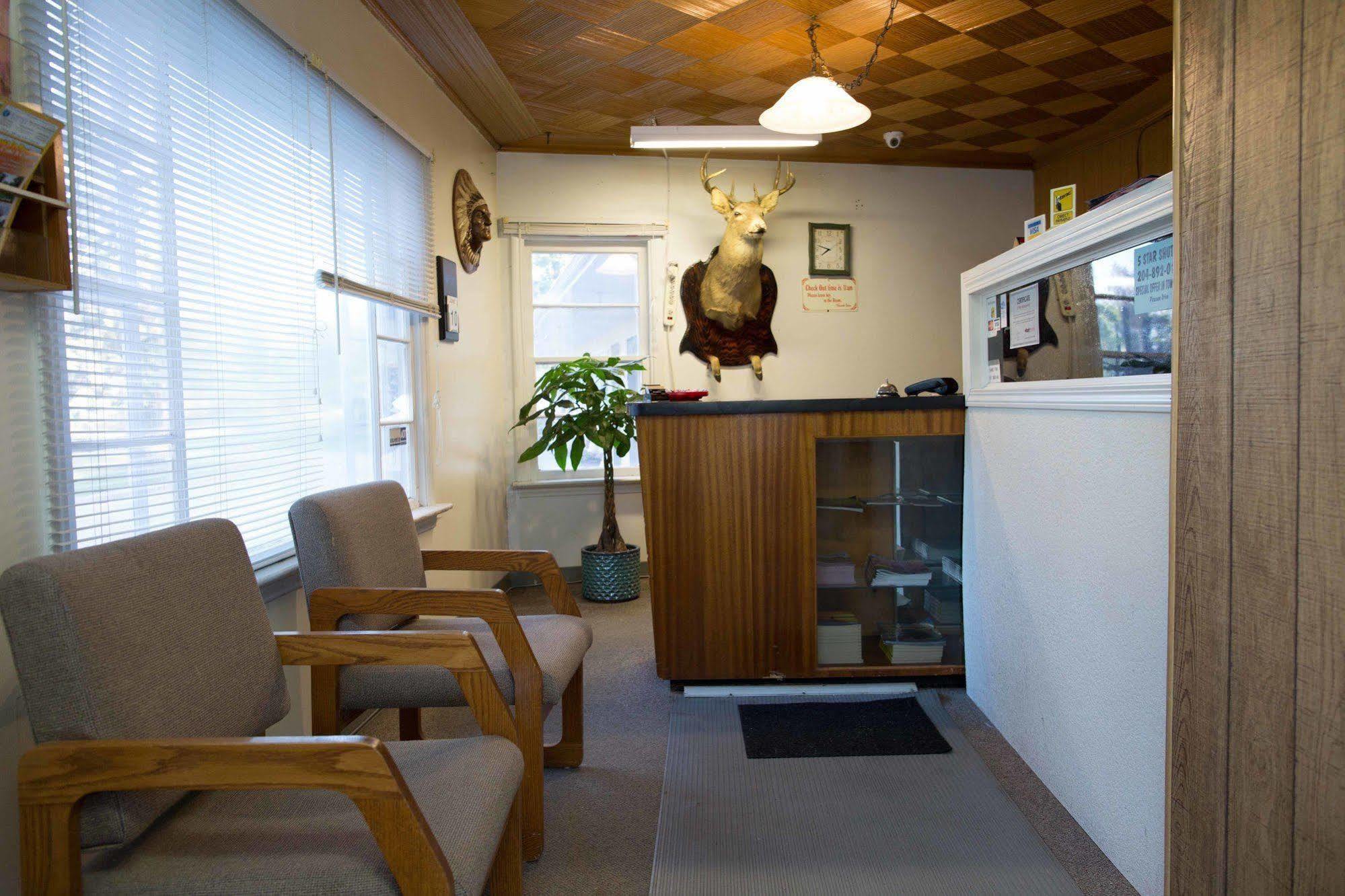 Yellow Quill Motel Portage la Prairie Exterior foto